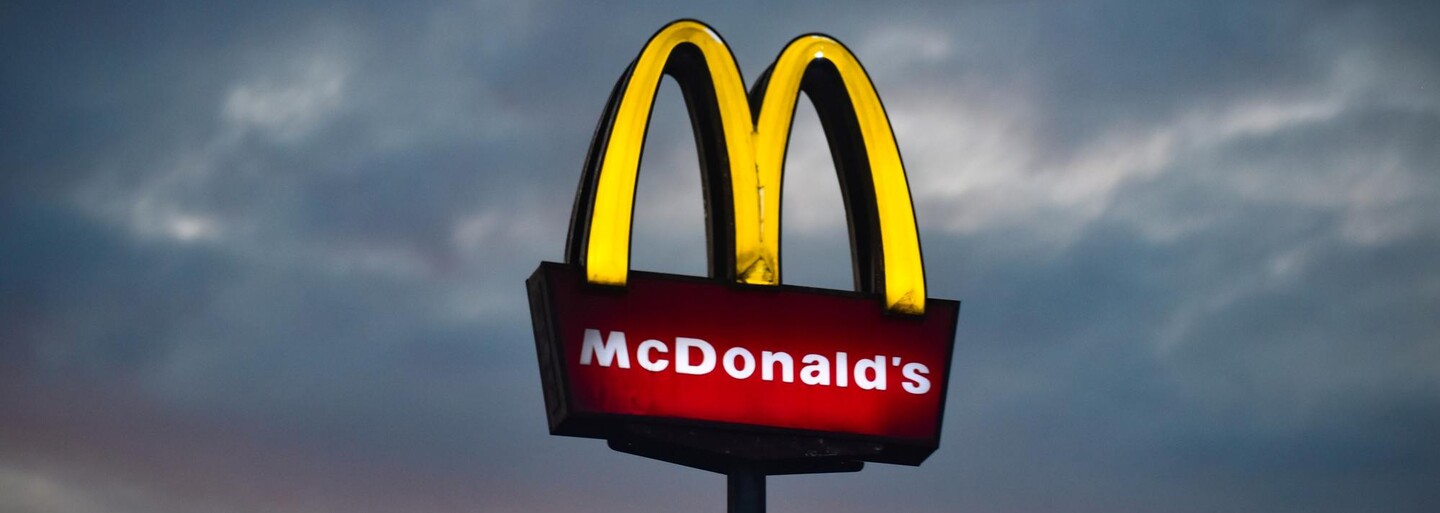 McDonald's otevřel první převážně automatizovanou provozovnu, aktivisté se proti ní bouří