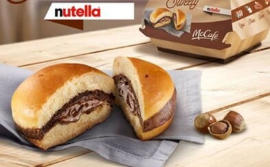 McDonald's uvedl na světlo světa nutellový burger. Milovníci rychlého občerstvení a čokoládové dobroty jsou u vytržení McDonald's uvedl na světlo světa nutellový burger. Milovníci rychlého občerstvení a čokoládové dobroty jsou u vytržení