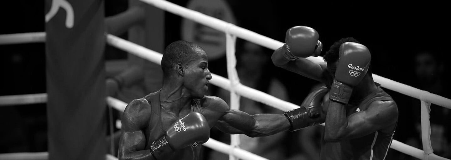 McGregor vzkazuje Mayweatherovi, že ho zničí. Na poslední tiskovce nechyběla ostrá slova ani speciální pás