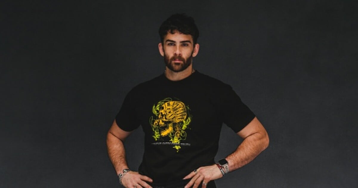 Streamer Hasan Piker popřel, že by používal na psa elektrický obojek. Lidé mu stále nevěří