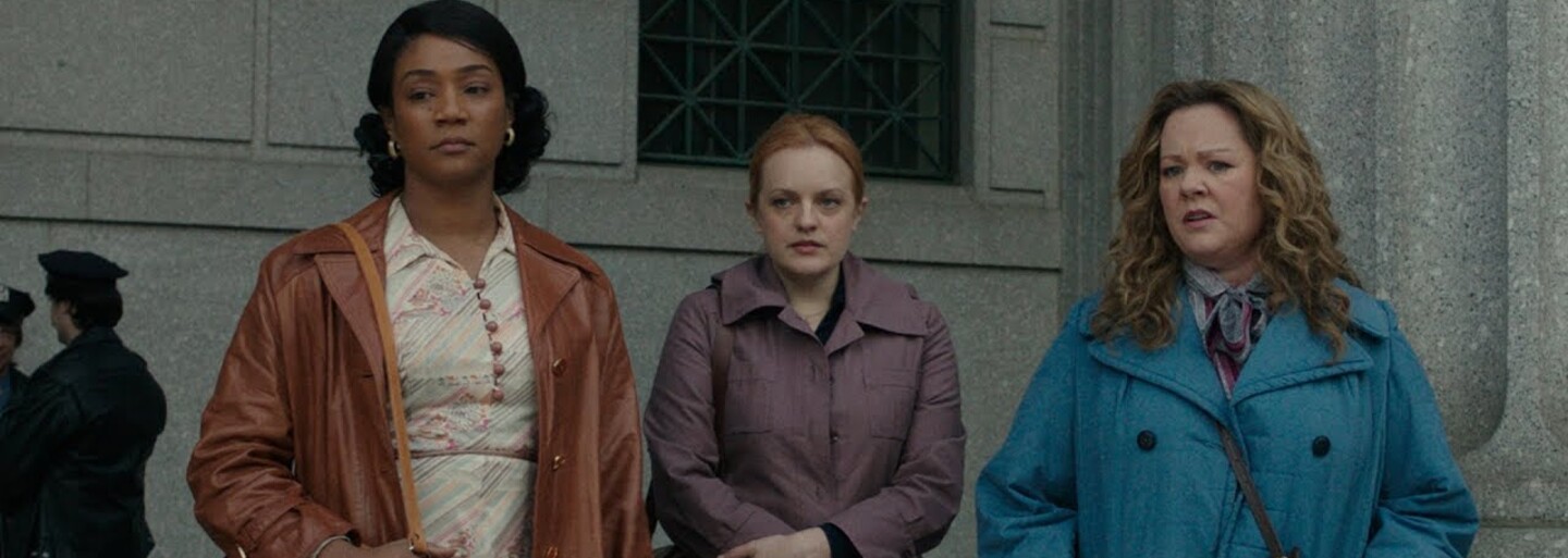 Melissa McCarthy a jej kamarátky musia viesť mafiánsky biznis vo svete mužov. Ich manželov totiž zatvorili do väzenia