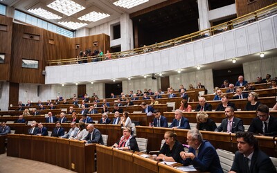 Menšinová koalícia otvorila schôdzu parlamentu, Matovičovi a Kollárovi pomohol Fico. Smer chce zmeniť ústavu