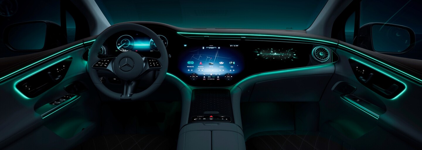 Mercedes-Benz odhalil interiér nového EQE SUV. Dominuje mu obrovský MBUX Hyperscreen