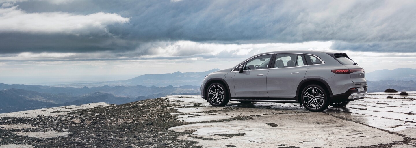 Mercedes-Benz predstavil elektrické EQS SUV. Ponúka luxus a až 660 km dojazd