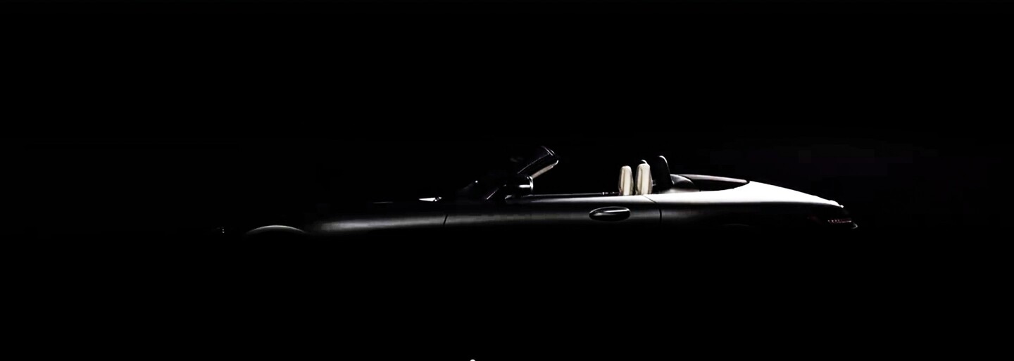 Mercedes-AMG láka v upútavke na úplne nový roadster. O čo ide?