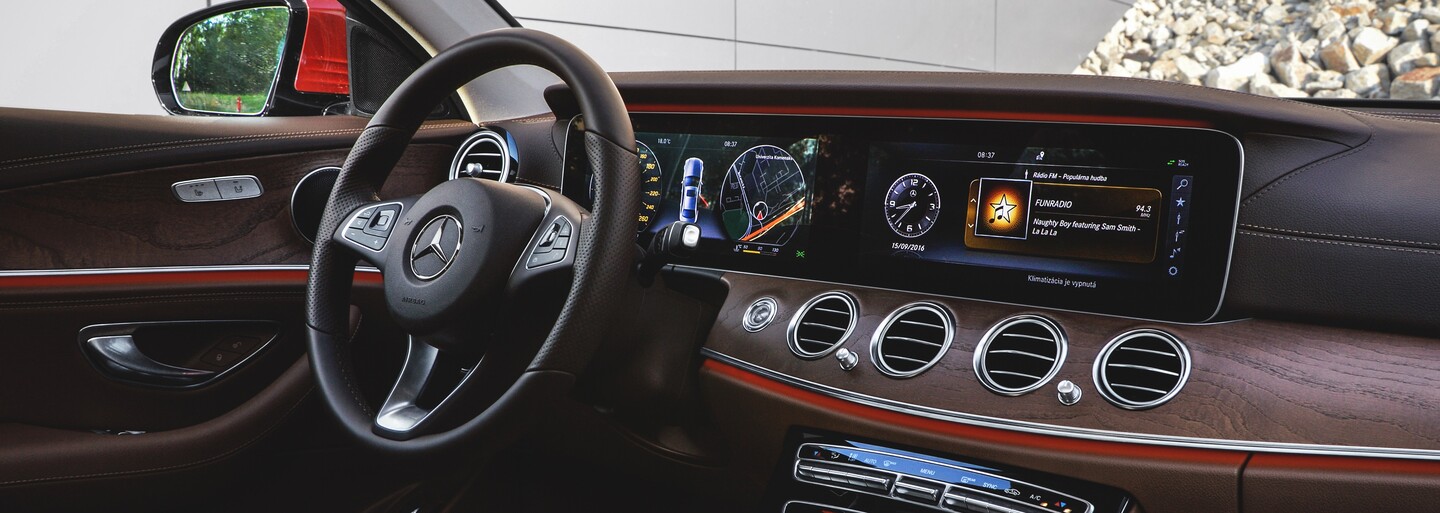 Mercedes-Benz E 350d: Šarmantná výkladná skriňa najmodernejších technológií (Test)