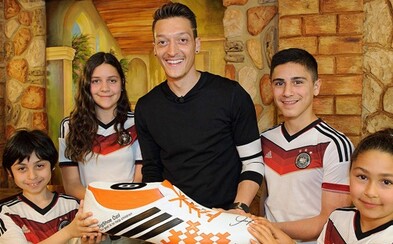 Mesut Ozil zaplatil životne dôležitú operáciu pre jedenásť brazílskych detí Mesut Ozil zaplatil životne dôležitú operáciu pre jedenásť brazílskych detí