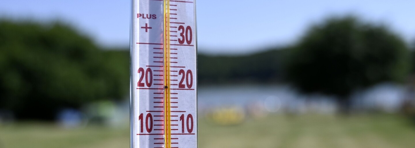 Meteorologové rozšířili výstrahu před velmi vysokými teplotami