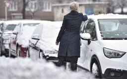 Meteorologové varují před závějemi, připadne až 50 centimetrů sněhu