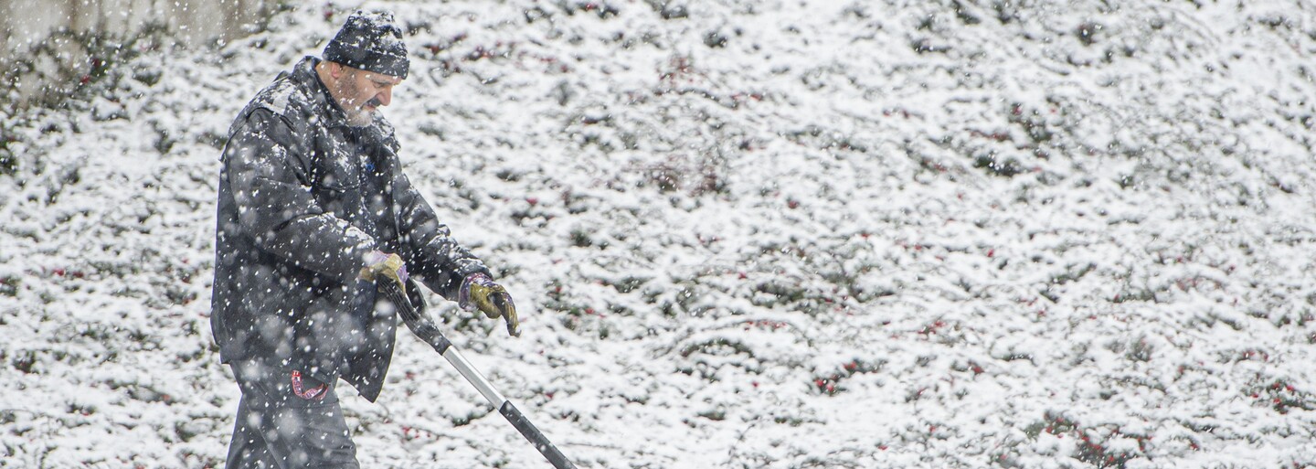 Meteorologové vydali výstrahu před sněžením, platí pro tyto kraje