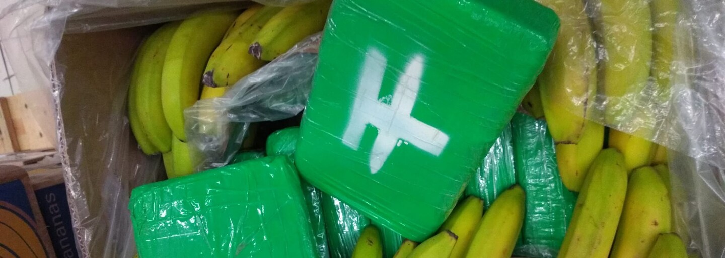 Mezi banány se v českých supermarketech našlo 840 kilo kokainu za více než 2 miliardy korun (Aktualizováno)