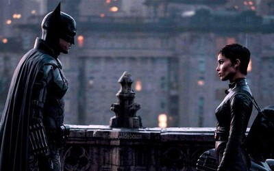 Mezi Batmanem a Catwoman to jiskří. Nový trailer odhaluje parádní akci 