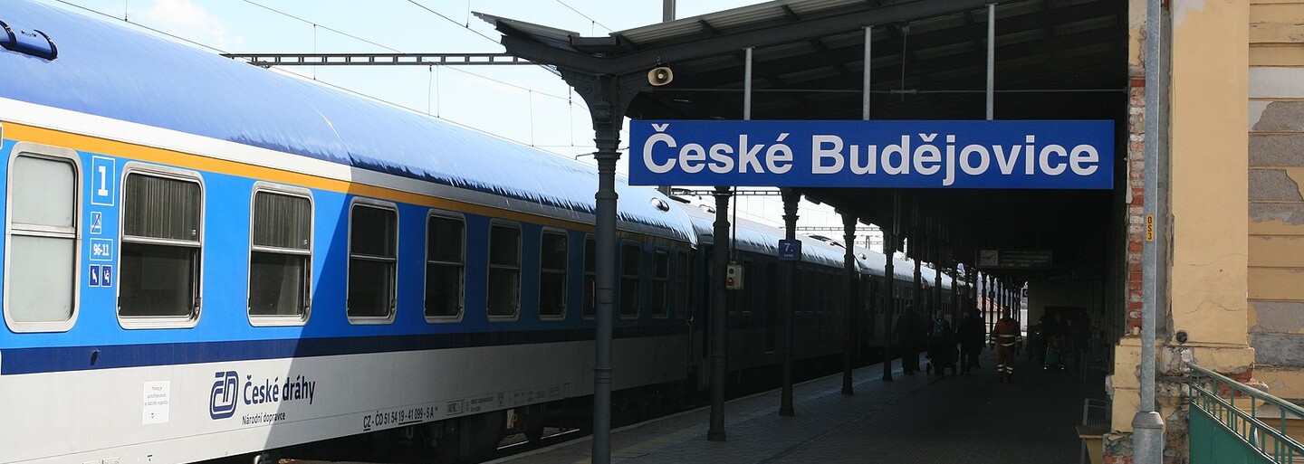 Mezi Plzní a Českými Budějovicemi nejezdí vlaky, prudký déšť podemlel trať