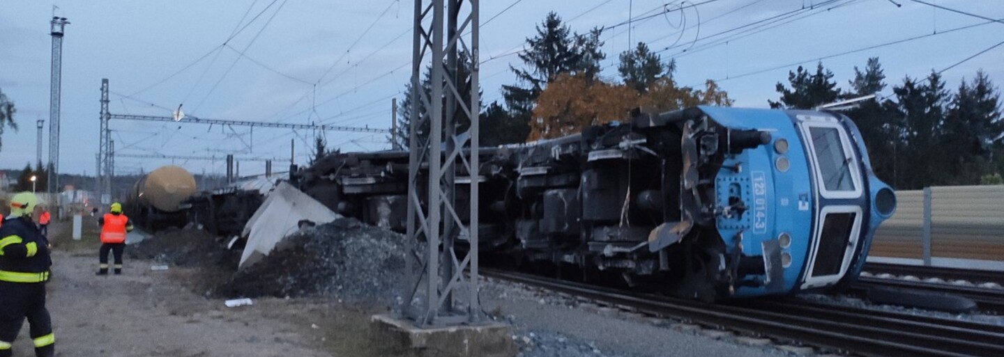 Mezi Poříčany a Nymburkem vykolejil nákladní vlak. Provoz na trati je omezen