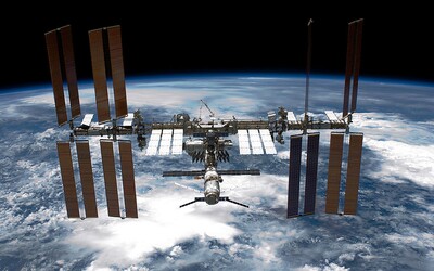 Mezinárodní vesmírná stanice byla nečekaně vykloněna z letové osy. Testovací zážeh motorů ruské lodě trval příliš dlouho