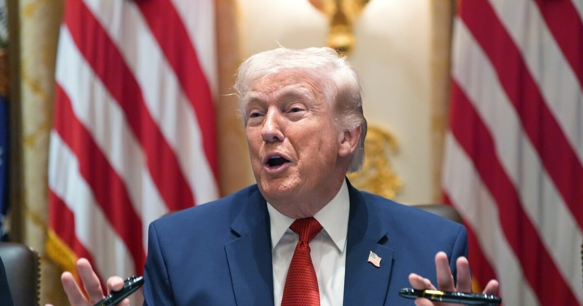 Trump zvažuje vystoupení USA z NATO, Aliance je podle něj papírovým tygrem