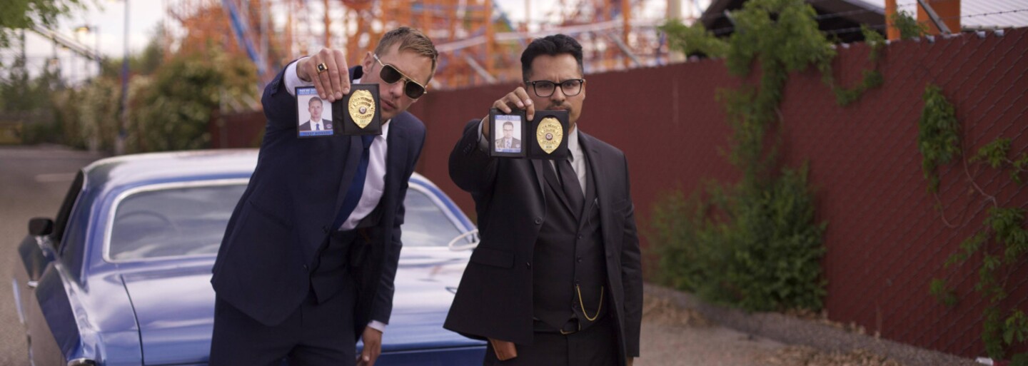 Michael Peña a Tarzan vyhlásili čoby večne nafetovaní skorumpovaní policajti vojnu všetkým zločincom
