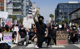 Michal Šopor: Policisté v Los Angeles jsou úplně pos***í. Demonstrujících je hodně a mají toho dost (Rozhovor)