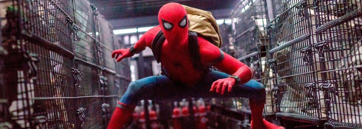 Miestny hrdina Spider-Man sa na radu Tonyho Starka snaží držať viac pri zemi. Ako ale potvrdí aj ďalšia zábavná ukážka, nemusí to byť také ľahké