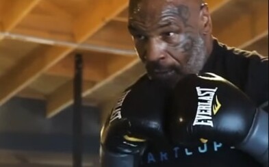 Mike Tyson v novém videu ukazuje fenomenální rychlost. Legenda boxu usilovně pracuje na návratu do ringu Mike Tyson v novém videu ukazuje fenomenální rychlost. Legenda boxu usilovně pracuje na návratu do ringu