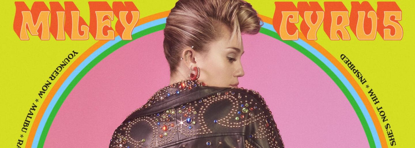 Miley Cyrus sa s novým albumom stavia na pomyselný vrchol popovej hudby. Pripomeň si s nami jej cestu ku hudobnej dospelosti