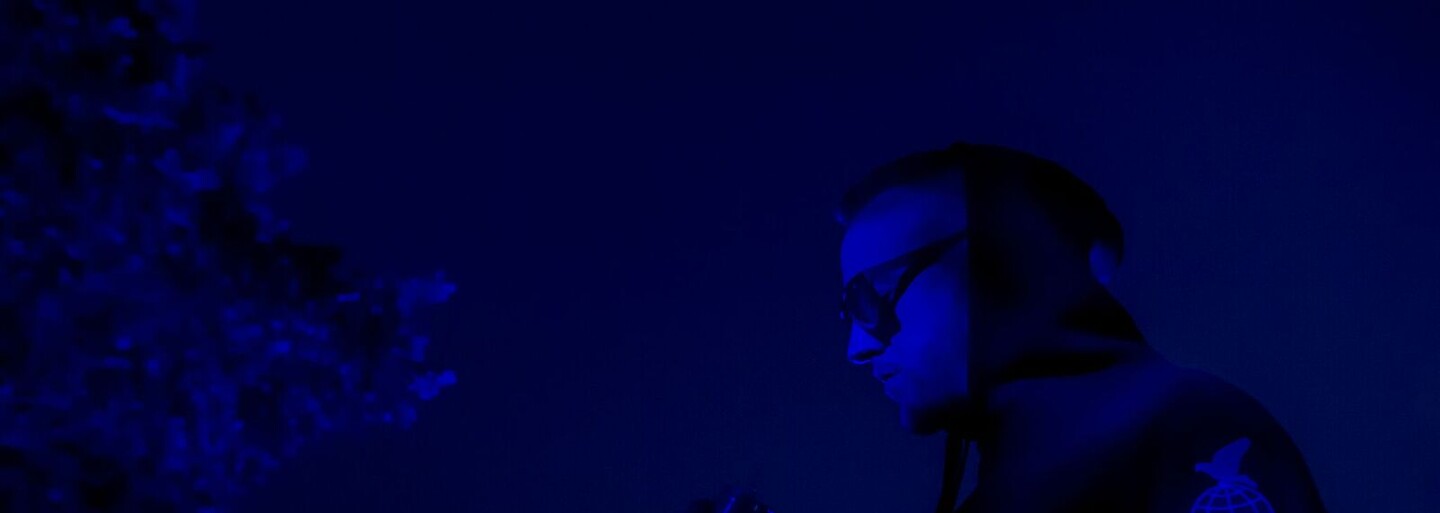 Milion let napřed? Hugo Toxxx opět předvedl svoji vybroušenou flow v novince Spouštěč