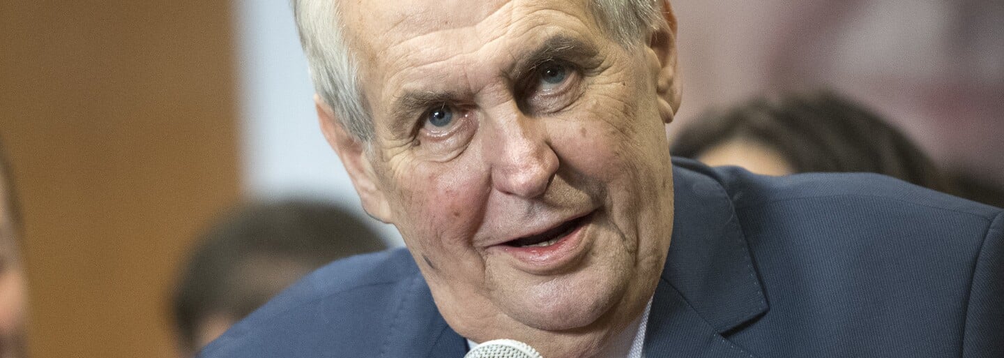 Miloš Zeman bude používat vozík, je prý pohodlnější. Policii a vojáky vyzývá, aby byli přísní