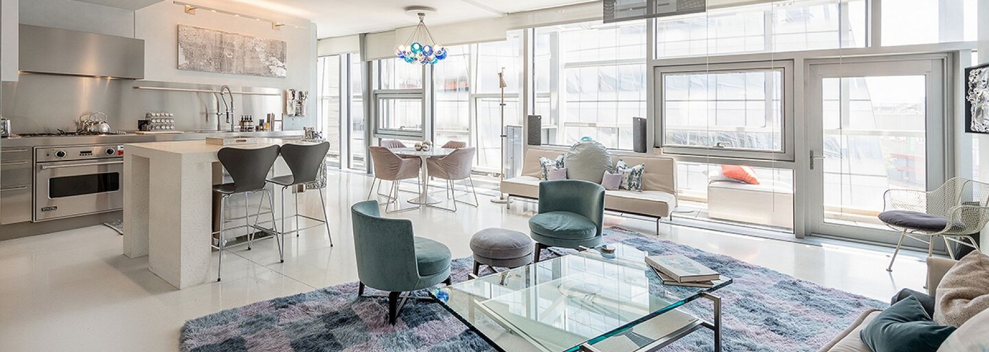Miluješ prosklené stavby? Designový apartmán z New Yorku pro tebe bude tím pravým