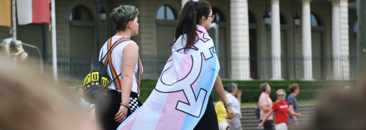 Ministerstvo spravedlnosti podpoří zrušení povinných sterilizací trans lidí. Nová legislativa by konečně respektovala jejich práva