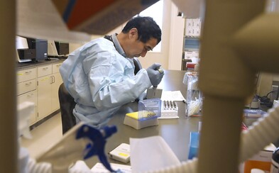 Ministerstvo zdravotnictví dočasně povolilo užití experimentálního léku na koronavirus. Testován bude Remdesivir Ministerstvo zdravotnictví dočasně povolilo užití experimentálního léku na koronavirus. Testován bude Remdesivir