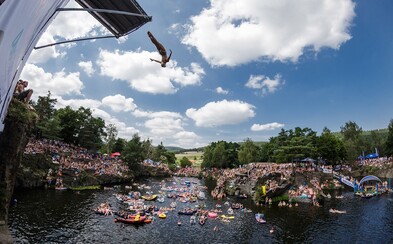 Mistrovství České republiky v cliffdivingu přivítá mimo jiné i Red Bull Tour Bus, kde vystoupí Prago Union či Smack Mistrovství České republiky v cliffdivingu přivítá mimo jiné i Red Bull Tour Bus, kde vystoupí Prago Union či Smack