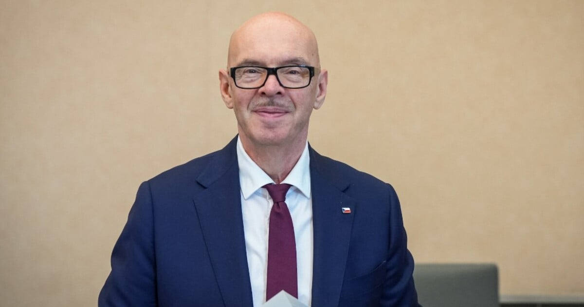 Vláda zrušila koncesionářské poplatky. ČT a ČRo budou závislé na státním rozpočtu