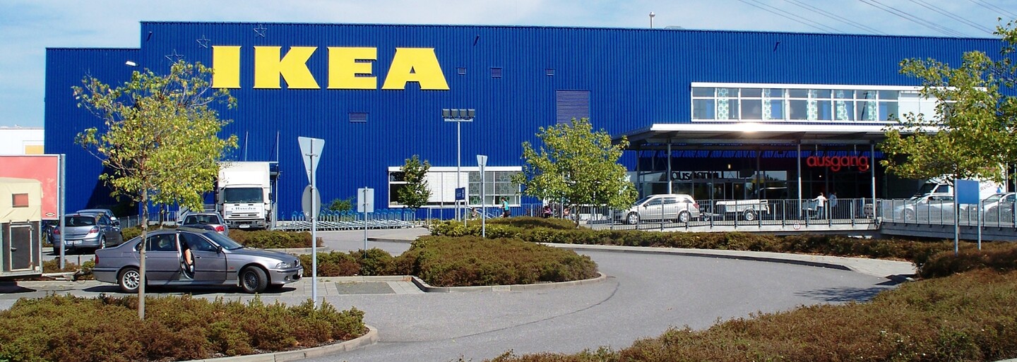 Mladá fotografka bydlela střídavě 3 týdny v obchodním domu IKEA, aniž by si toho někdo všiml
