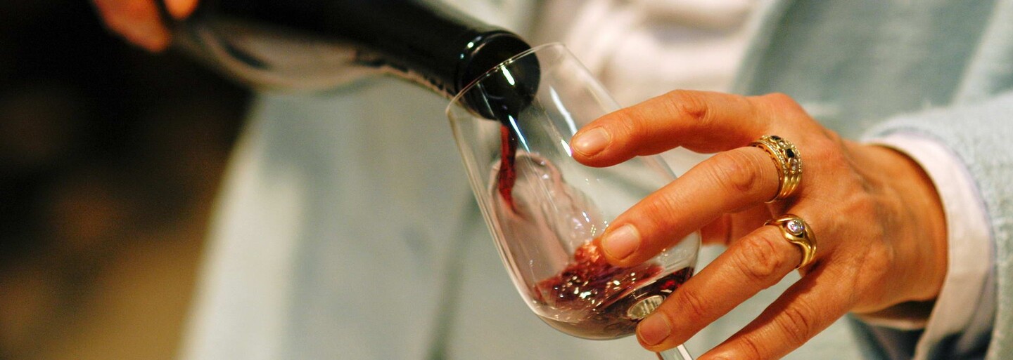 Mladé Češky vypijí téměř čtvrtinu všeho vína u nás. Spotřeba alkoholického nápoje v Česku neustále roste a za kvalitu si klidně i připlatíme