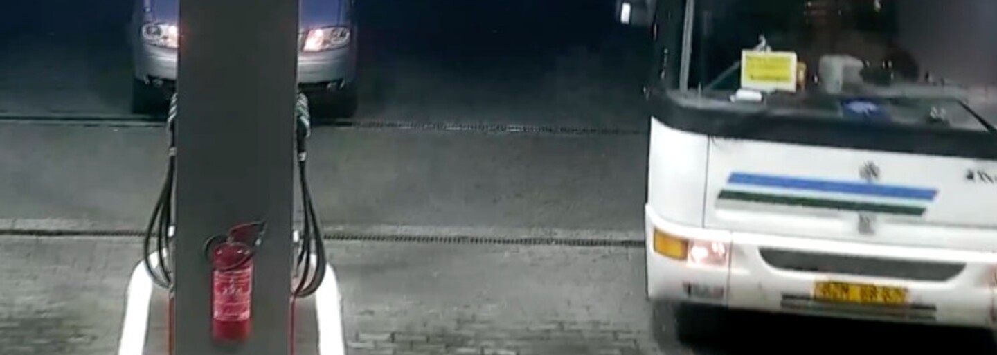 Mladík ukradl autobus a způsobil nehodu. K přiznání jej donutila až maminka