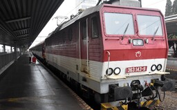 Mladý budúci rušňovodič zo ZSSK: Výplata 1 500 eur je hlúposť. Samovraždy sa stávajú, každých 7 sekúnd musíme ukázať, že nespíme