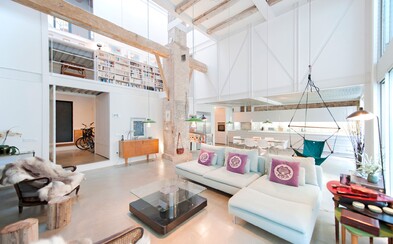 Mlékárna z roku 1934 byla architekty přetvořena na moderní loft plný světla Mlékárna z roku 1934 byla architekty přetvořena na moderní loft plný světla