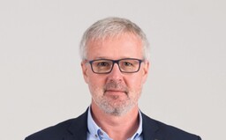 Mluvčí BIS dnes neměl nejlepší ráno. Jsme v pr**li a všichni tady chcípneme, napsal na Twitter