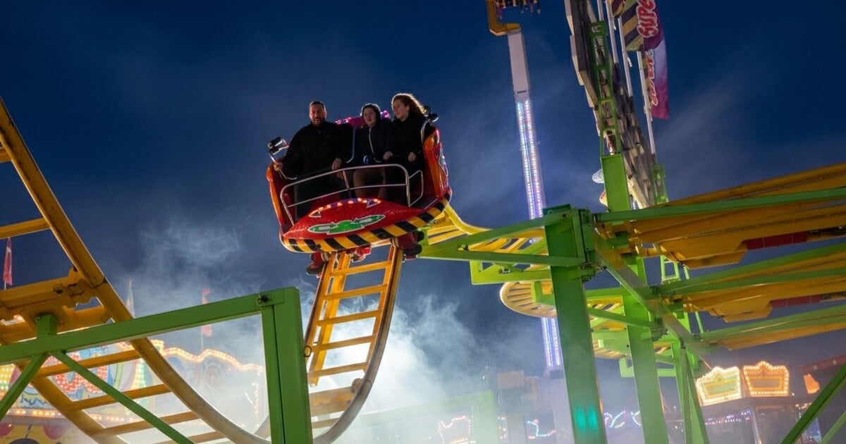 Dramatická nehoda na Matějské pouti. Dívka spadla z atrakce, museli ji převézt do nemocnice