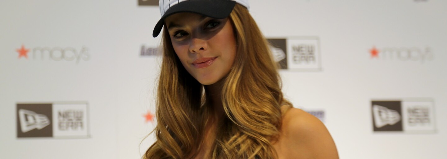Modelka Nina Agdal sa nedostala na obálku magazínu, pretože nie je dosť štíhla. Krutému priemyslu poslala tvrdý odkaz