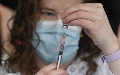 Moderna je nejúčinnější vakcínou proti variantě delta. Podle čerstvé studie chrání i půl roku po očkování 