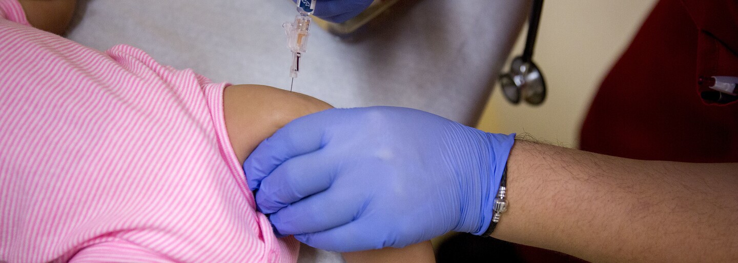 Moderna začne s testováním vakcíny u miminek a dětí do 12 let