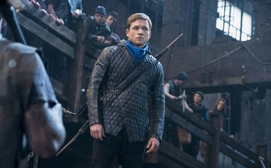Moderný Robin Hood s mladým Kingsmanom vnadí ďalšou porciou lákavých obrázkov a odhaľuje aj hlavného záporáka, šerifa z Nottinghamu Moderný Robin Hood s mladým Kingsmanom vnadí ďalšou porciou lákavých obrázkov a odhaľuje aj hlavného záporáka, šerifa z Nottinghamu