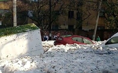 Mohutné kroupy vytvořily v Mexiku 1,5metrovou pokrývku ledu Mohutné kroupy vytvořily v Mexiku 1,5metrovou pokrývku ledu