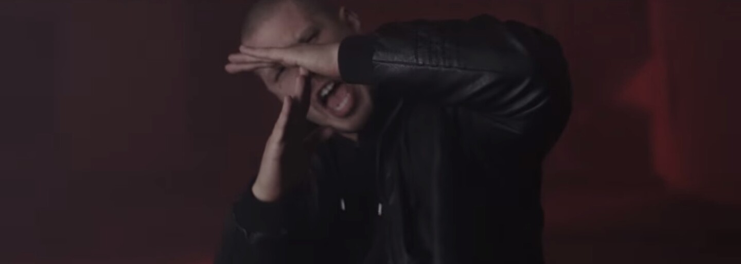 Momo a Tomi Popovič ti odkazujú, aby si riešil len seba a nie svoje okolie a pridávajú aj videoklip