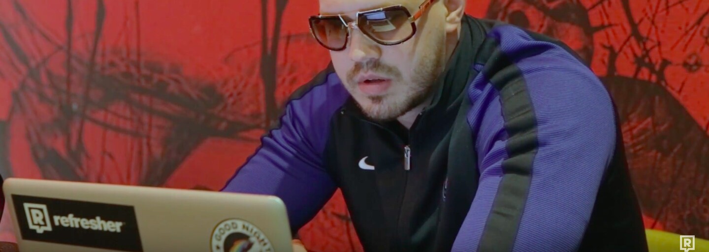 Momo reaguje na kritické komentáre ku jeho tvorbe. Trefné, úprimné aj vtipné reakcie stoja za pozretie