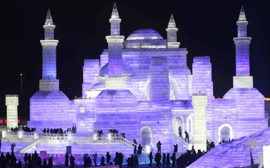 Monumentálny ľadový festival v Číne, rozprestierajúci sa na ploche väčšej ako 112 futbalových ihrísk, vyráža dych Monumentálny ľadový festival v Číne, rozprestierajúci sa na ploche väčšej ako 112 futbalových ihrísk, vyráža dych