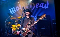 Motörhead: celé dekády žili heslom sex, drogy a rokenrol. Boli ako neriadené strely, ktoré sa nedajú zničiť