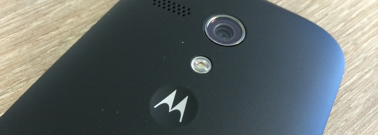Motorola v nové reklamě zničila Apple i Samsung. Zákazníkům vzkazuje, aby si konečně vybrali pořádný mobil