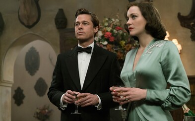 Může být láska dvou špionů z nepřátelských stran skutečná? Brad Pitt a Marion Cotillard to ve snímku Allied zjistí už zanedlouho Může být láska dvou špionů z nepřátelských stran skutečná? Brad Pitt a Marion Cotillard to ve snímku Allied zjistí už zanedlouho